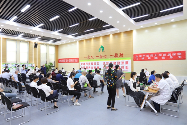 黨建引領聚合力，結對共建促發(fā)展  為民服務辦實事，惠民義診暖民心——山東中醫(yī)藥大學附屬醫(yī)院門診管理服務黨支部和管理公司機關黨支部舉行黨建共建協議簽約儀式